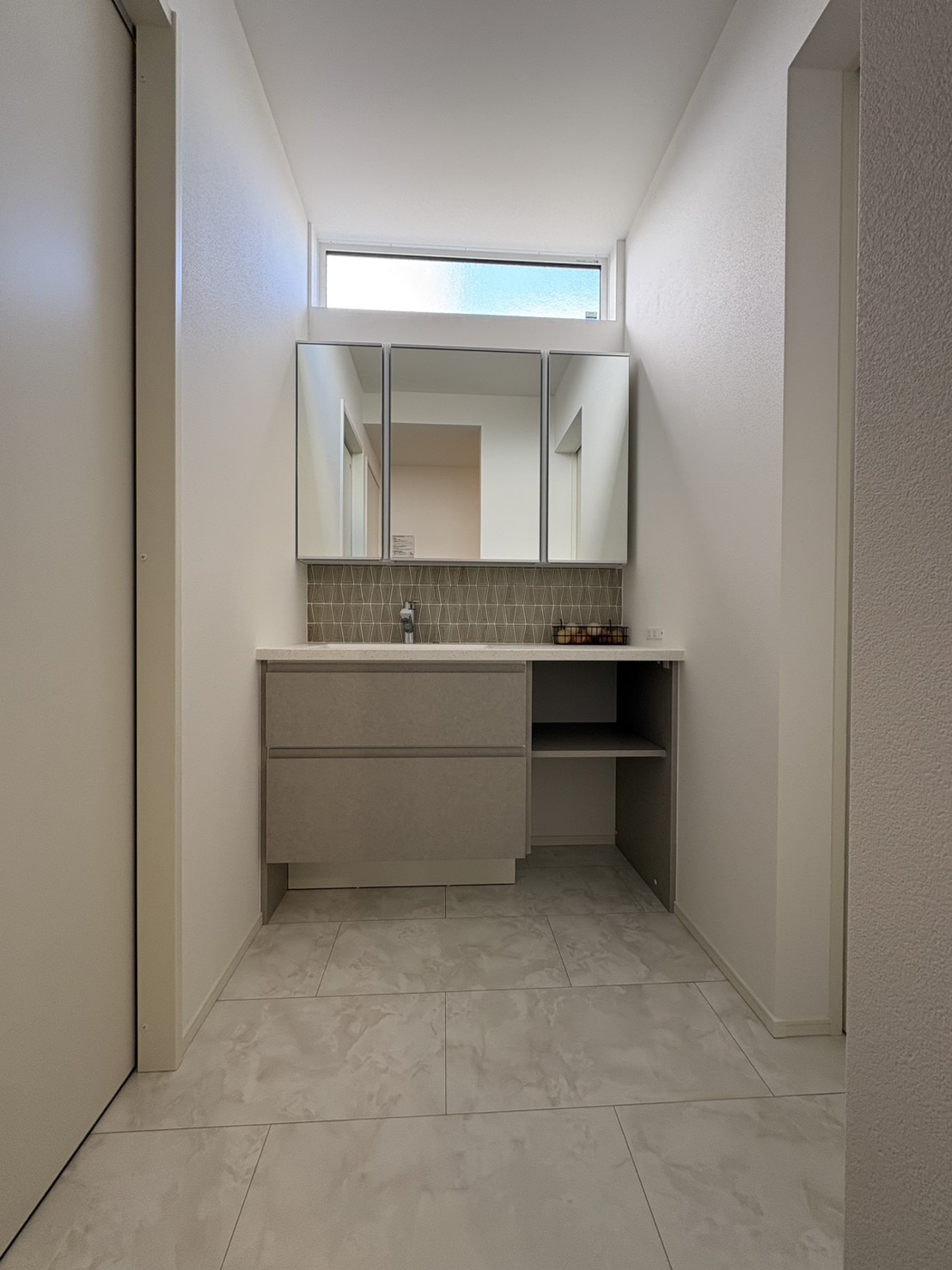 洗面コーナー（オシャレな造作洗面台）