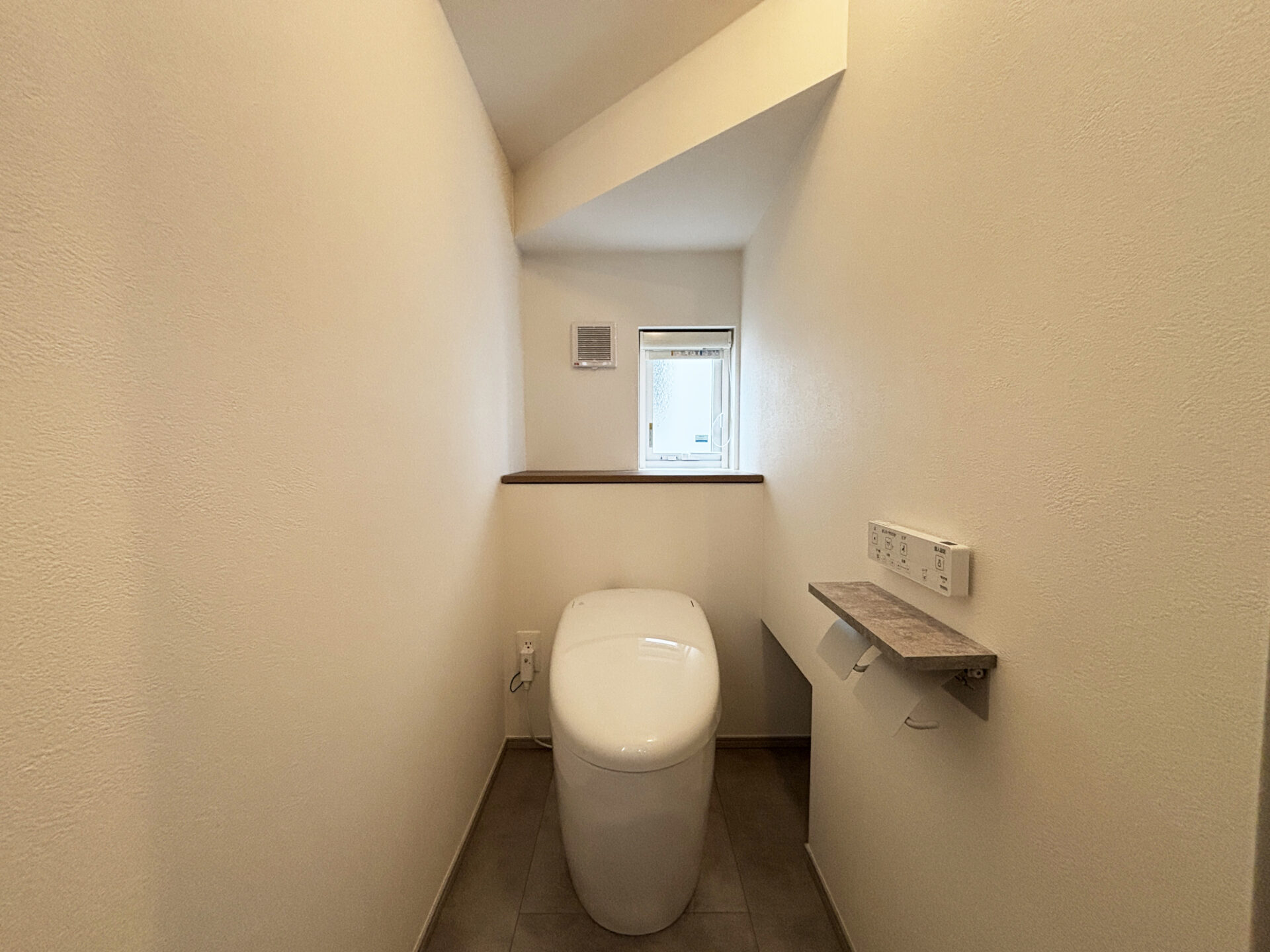 １Ｆトイレ（タンクレスタイプ）