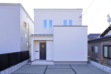 ３LDK、２９.８坪と現実的なサイズ感！
断熱性能HEAT20 G2グレード(断熱地域4)、UA値 0.31、ダブル断熱、トリプルサッシと高断熱性能なモデルハウス