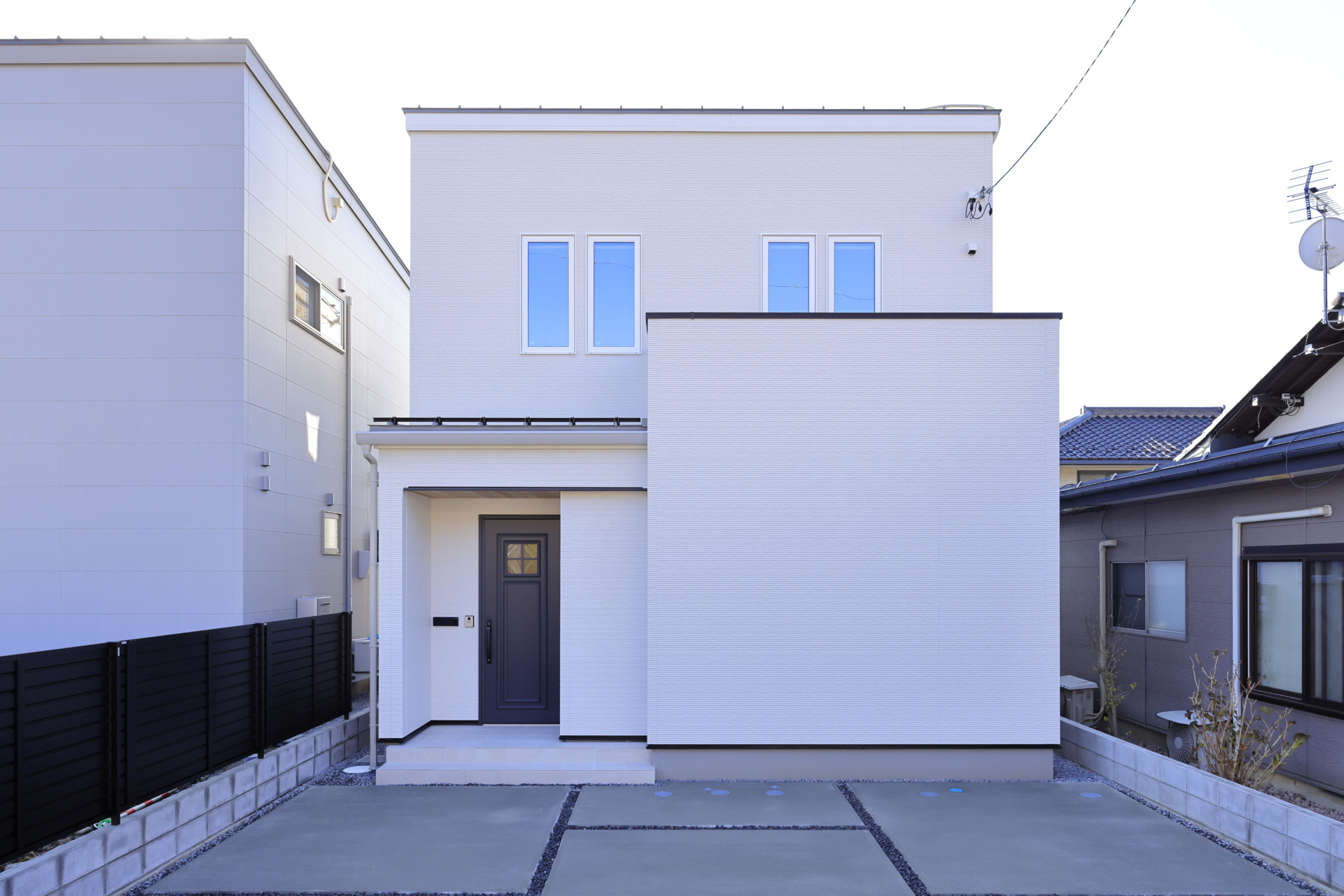 ３LDK、２９.８坪と現実的なサイズ感！
断熱性能HEAT20 G2グレード(断熱地域4)、UA値 0.31、ダブル断熱、トリプルサッシと高断熱性能なモデルハウス