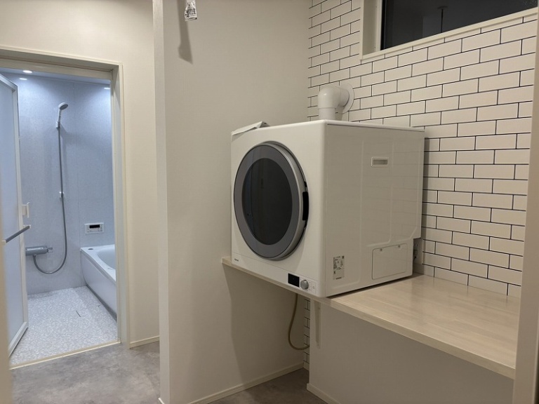 ガス乾燥機「乾太くん」を設置。サブウェイタイルが映える。