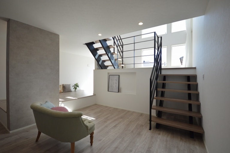 視線が繋がる立体的なリビング