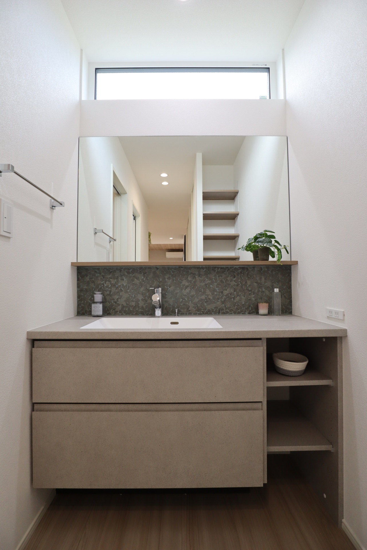 ■造作洗面台
特別なデザインの洗面台