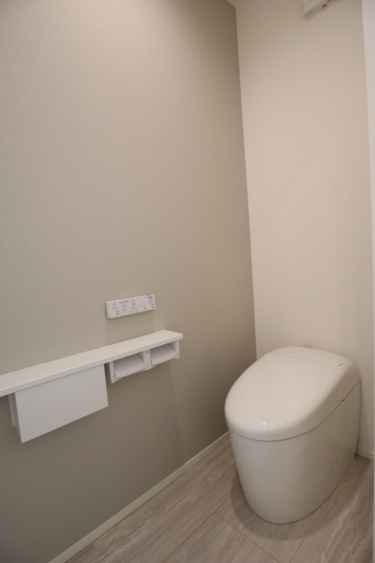 ■１階トイレ（タンクレスタイプ）