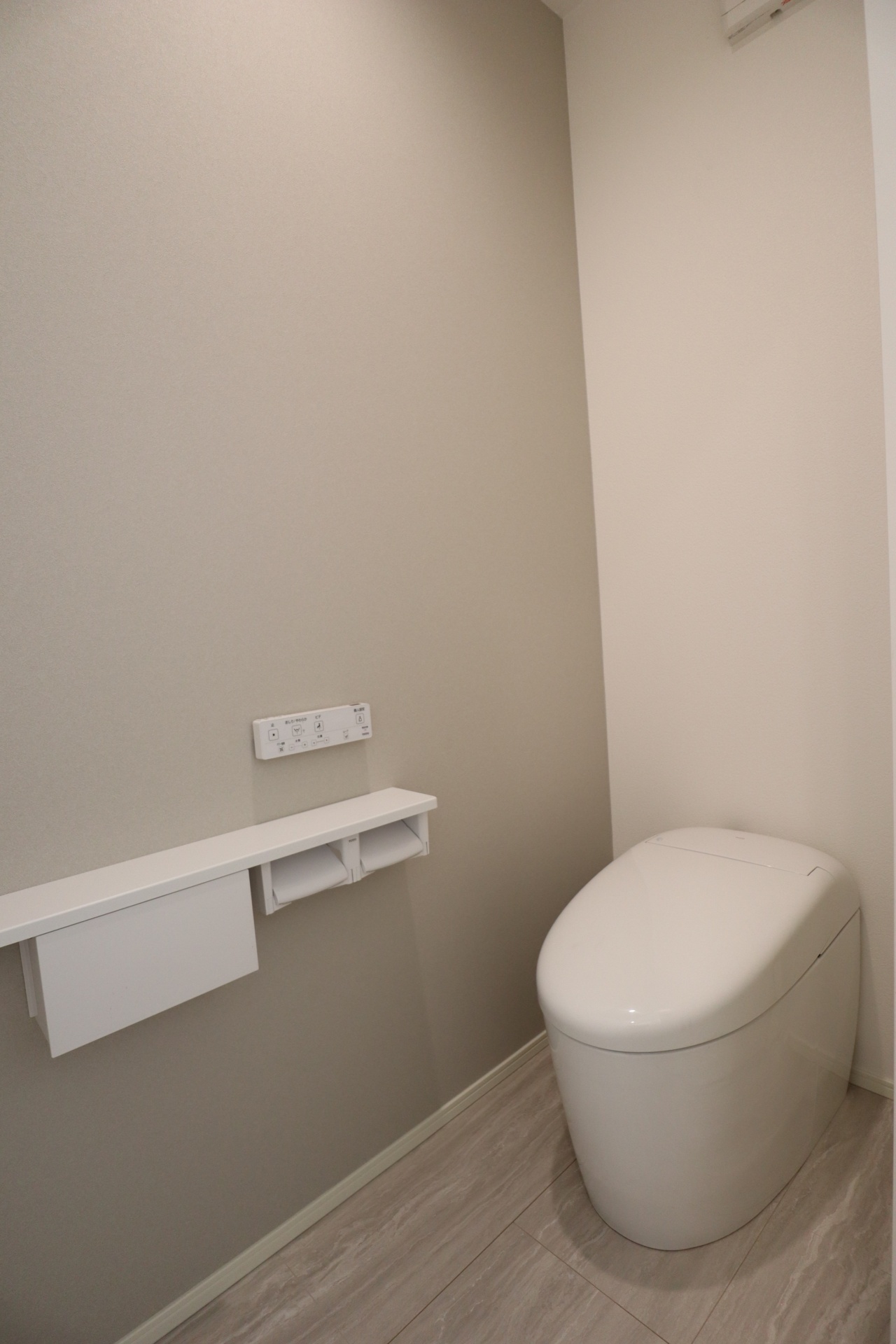 ■１階トイレ（タンクレスタイプ）