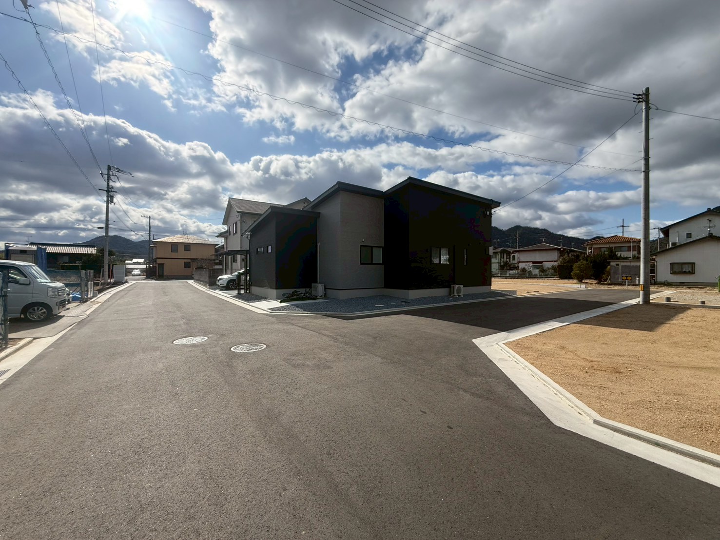 前面道路を含む土地写真 （西側より）