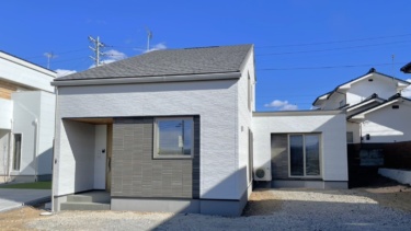 空とつながる開放感。大屋根の下で家族の気配を感じる『平屋ライク』な暮らし（小諸市御影新田）