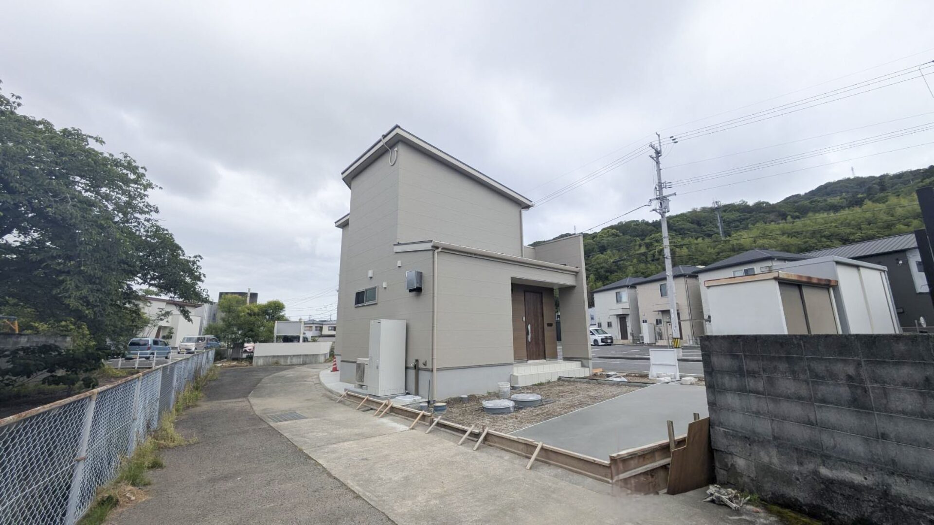外観イメージ（西側より）

※撮影時点では外構が工事中のため、完成後とは一部異なる場合がございます。