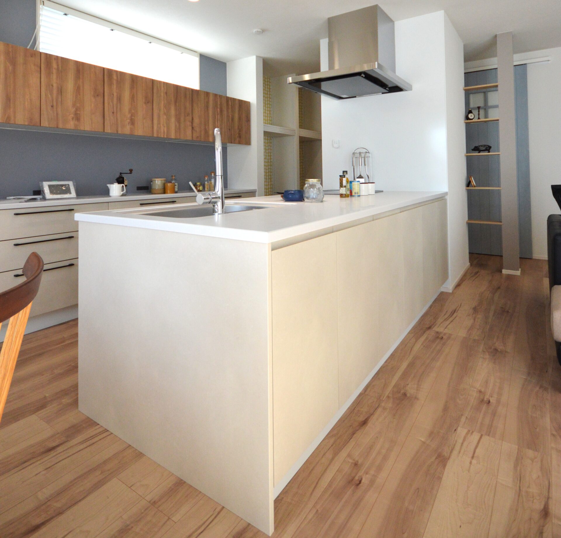 Bコース:背面フル収納式付、ペニンシュラキッチンへグレードアップ