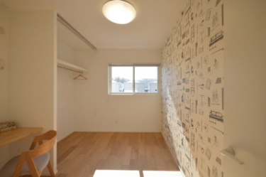子供室Ｂ
＿別の子ども部屋には、違うデザインのアクセントクロスを採用。お部屋ごとに異なる雰囲気をお楽しみいただけます。