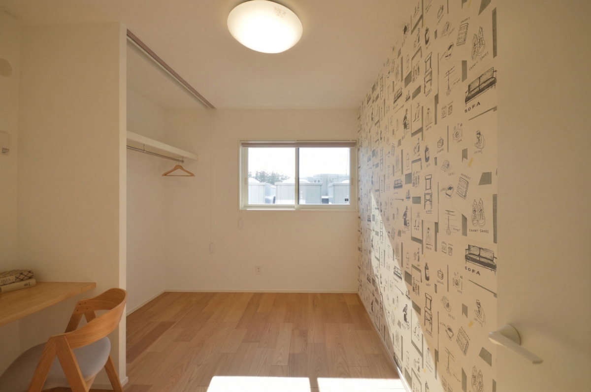 子供室Ｂ
＿別の子ども部屋には、違うデザインのアクセントクロスを採用。お部屋ごとに異なる雰囲気をお楽しみいただけます。