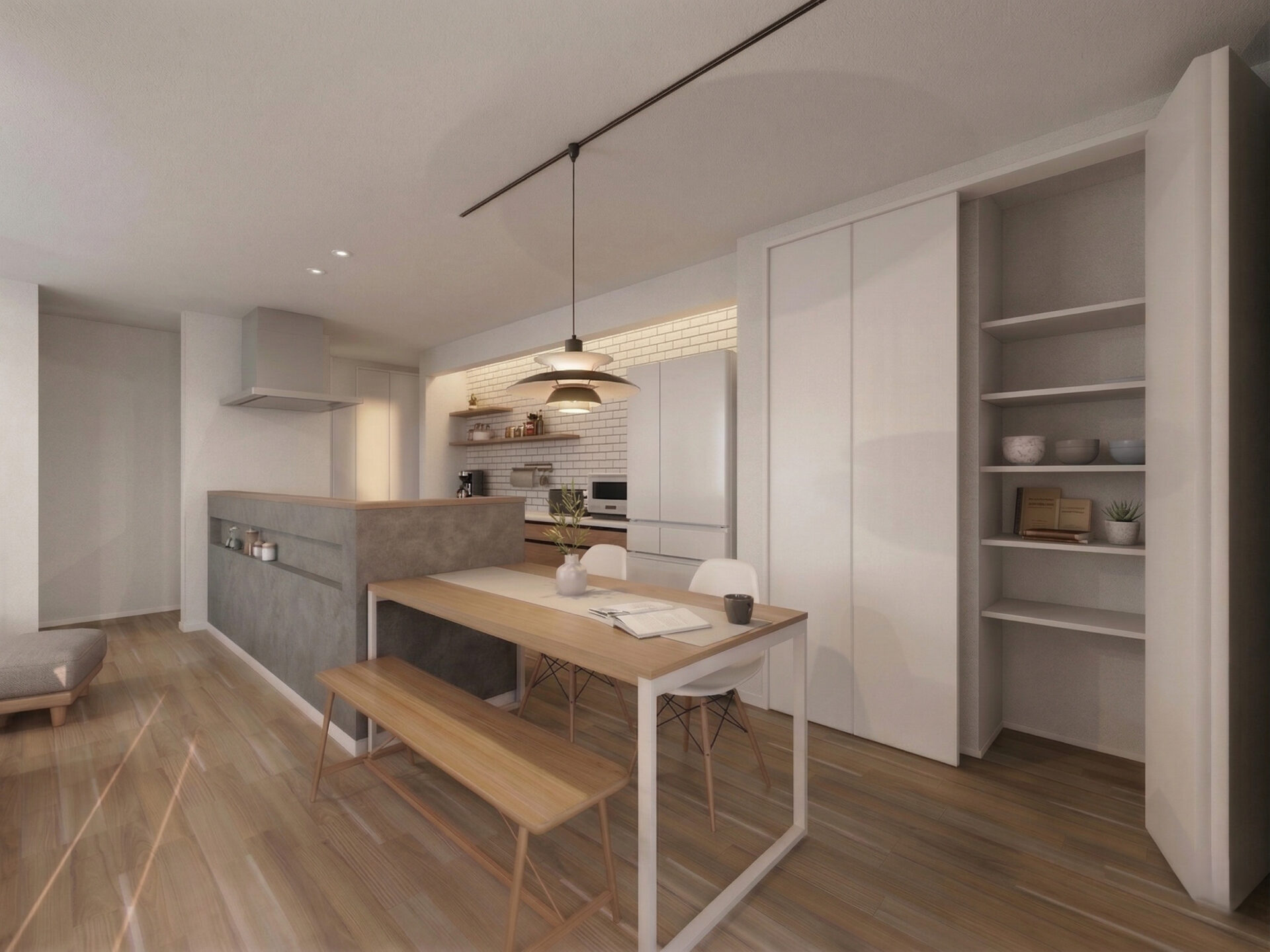 キッチン背面のオープンシェルフは、お気に入りの雑貨を飾って自分らしく空間を彩れるこだわりのポイント。