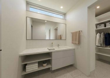 ■内観イメージ（洗面コーナーとファミリークローゼット）