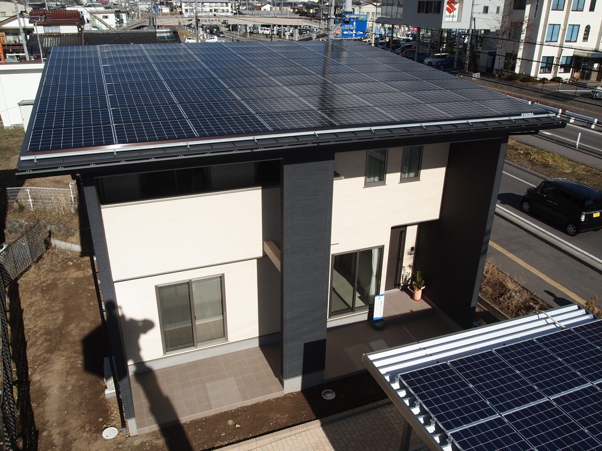 太陽光発電システムを搭載し、売電収入により住宅ローンを削減可能な規格型住宅のモデルハウス