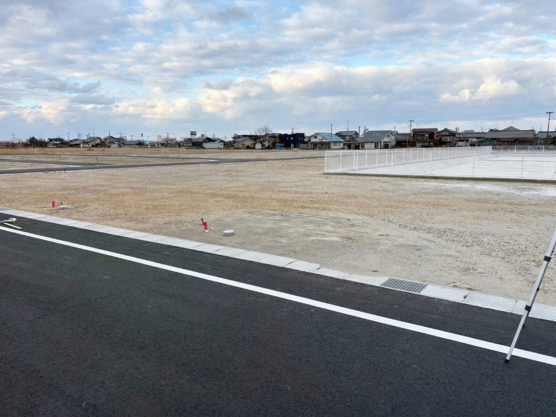 ■現地土地画像（南東側より）

※２０２５．１２月撮影