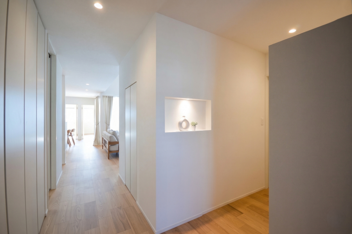 ニッチ収納のある廊下