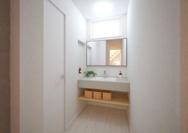 機能性はそのままに既製品にはない美しさが際立つ「造作洗面台」