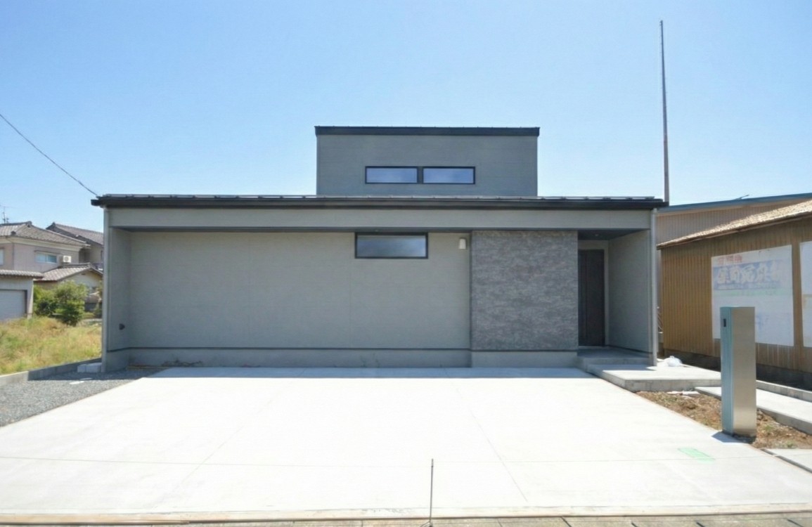 【1階寝室で半平屋生活の家】