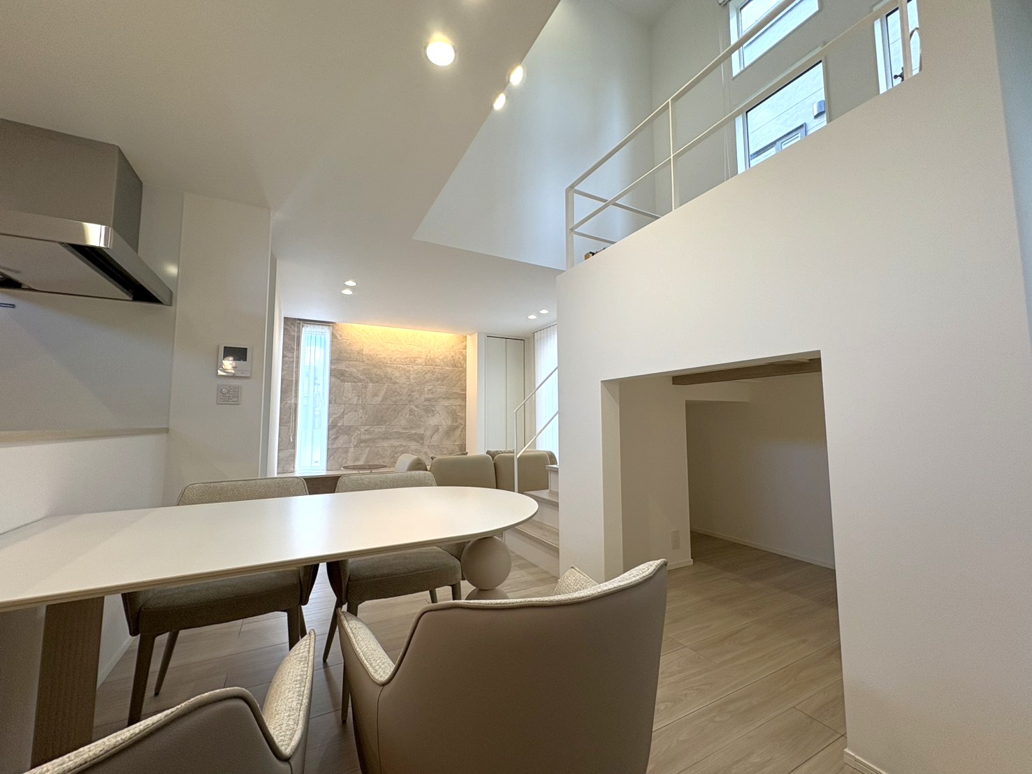 階段下を有効活用、程よい「おこもり感」を楽しめる特別な場所