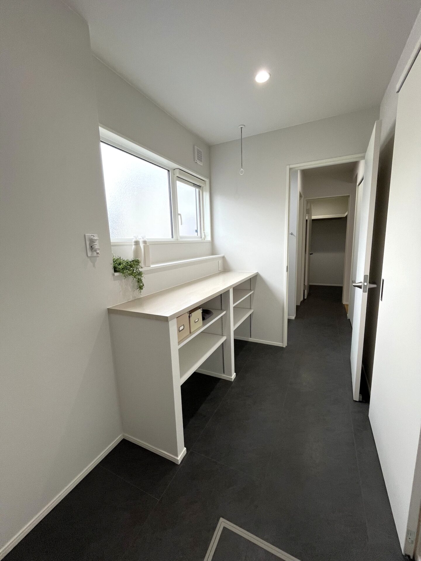 洗って干してすぐ畳める、効率的なランドリールーム