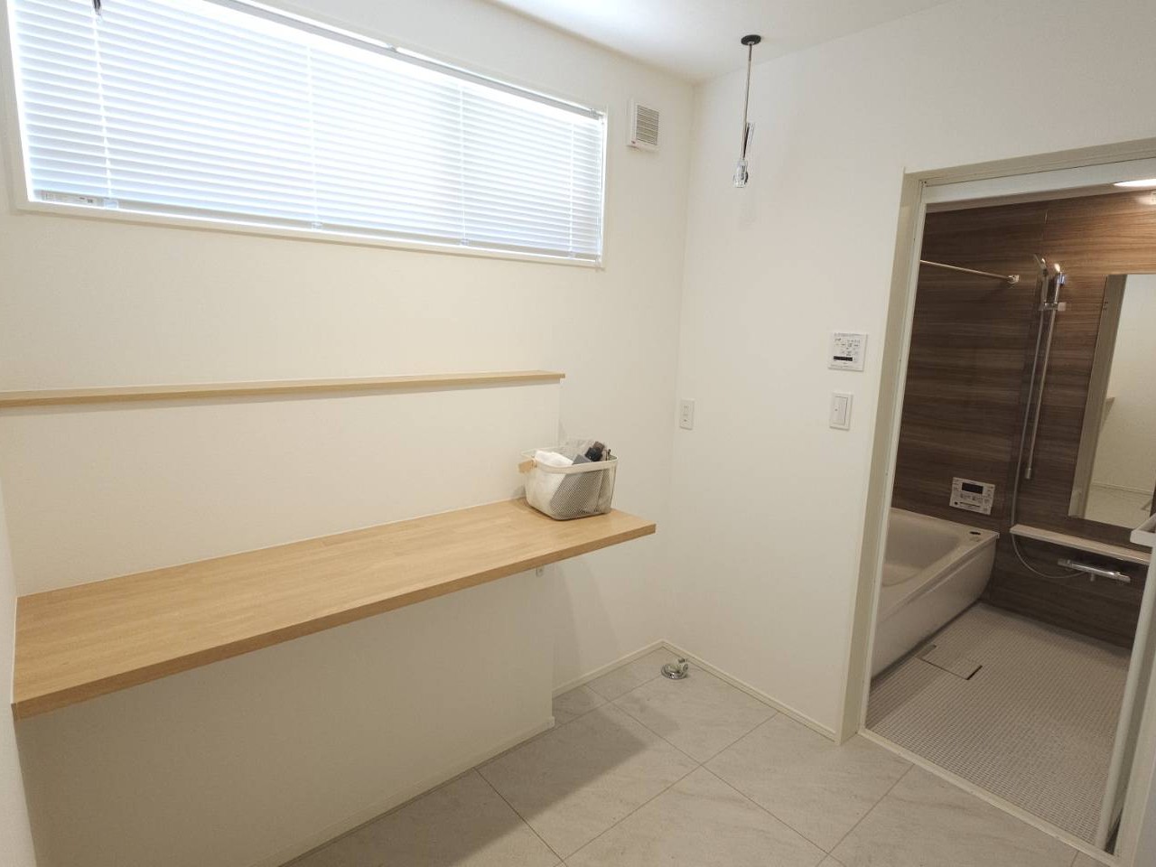 家事効率を最大化するワイドカウンターと室内干し