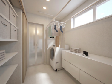 室内物干しを備えた広々としたサンルーム仕様で、天候や時間を気にせずお洗濯がスムーズに捗ります