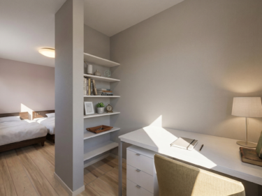 主寝室の一角、壁一枚で緩やかに仕切られた趣味空間