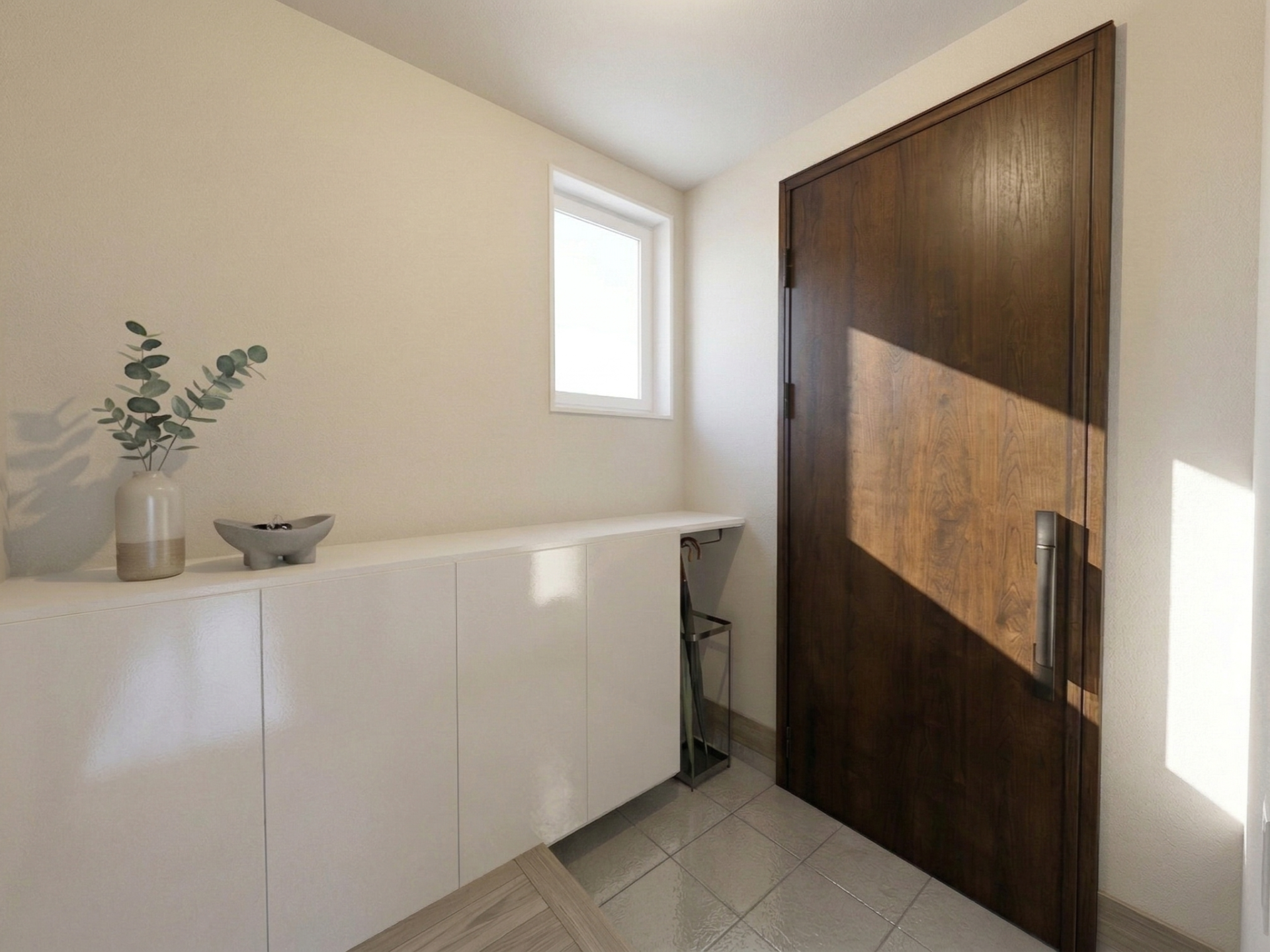 重厚感のある木目調のドアと、清潔感あふれるホワイトのコントラスト