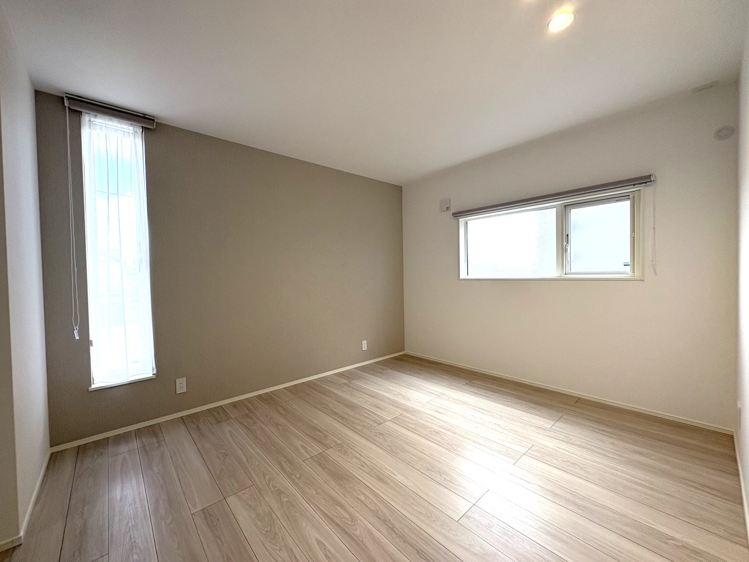 落ち着いたトーンのカラーコーディネートが、リラックスできる空間に