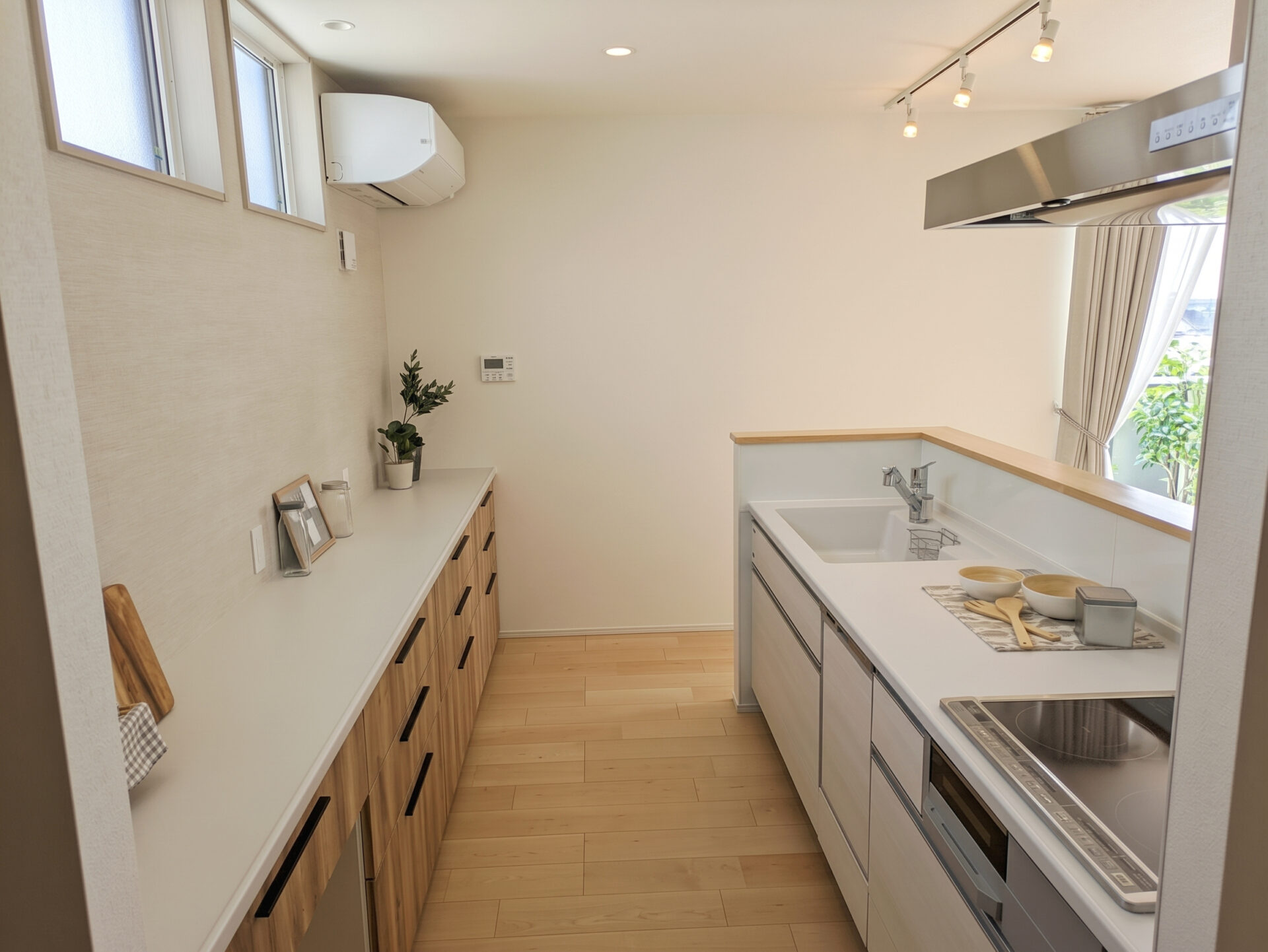 システムキッチン・食器棚（ローボードタイプ）