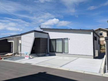 【上田市古里Ａ】家族の今と未来に寄り添う勾配天井の平屋住まい